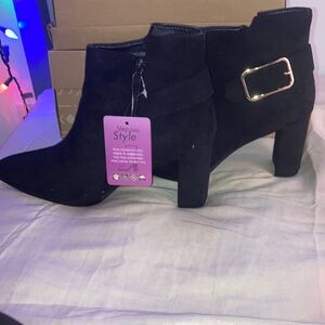 NWB BRAND NEW SZ 9.5 BOOTIE